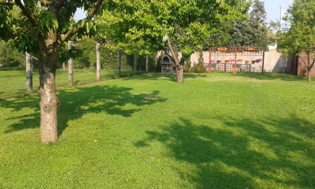 Kristály Apartmanház Sárvár Exterior foto
